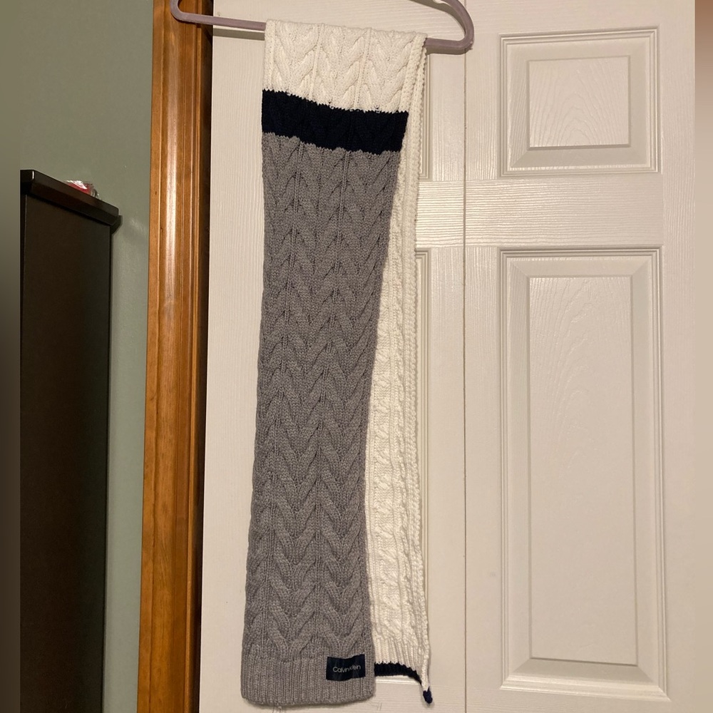 Calvin Klein cable knit scarf